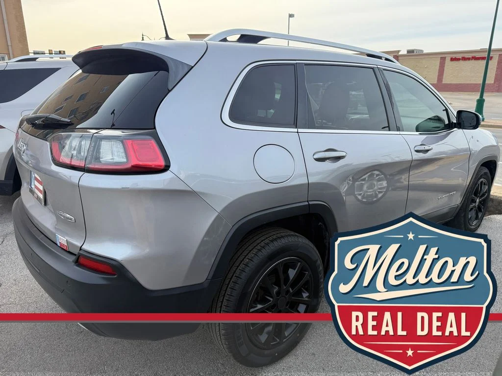 Used 2019 Silver Jeep Latitude Plus image 6