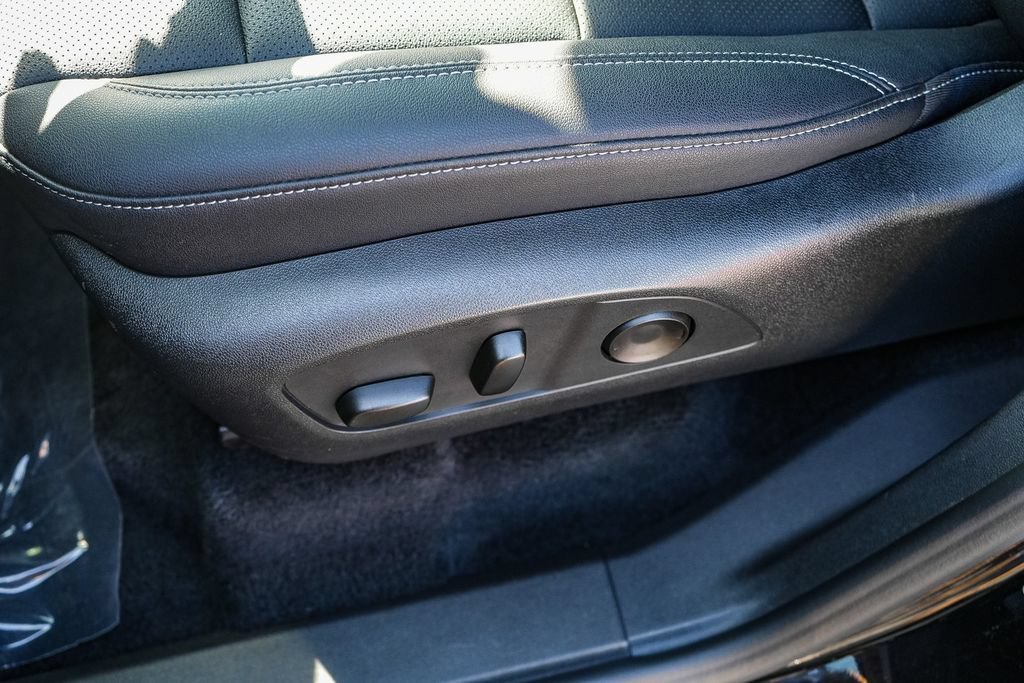 Used 2026 Mosaic Black Metallic Chevrolet LT image 19