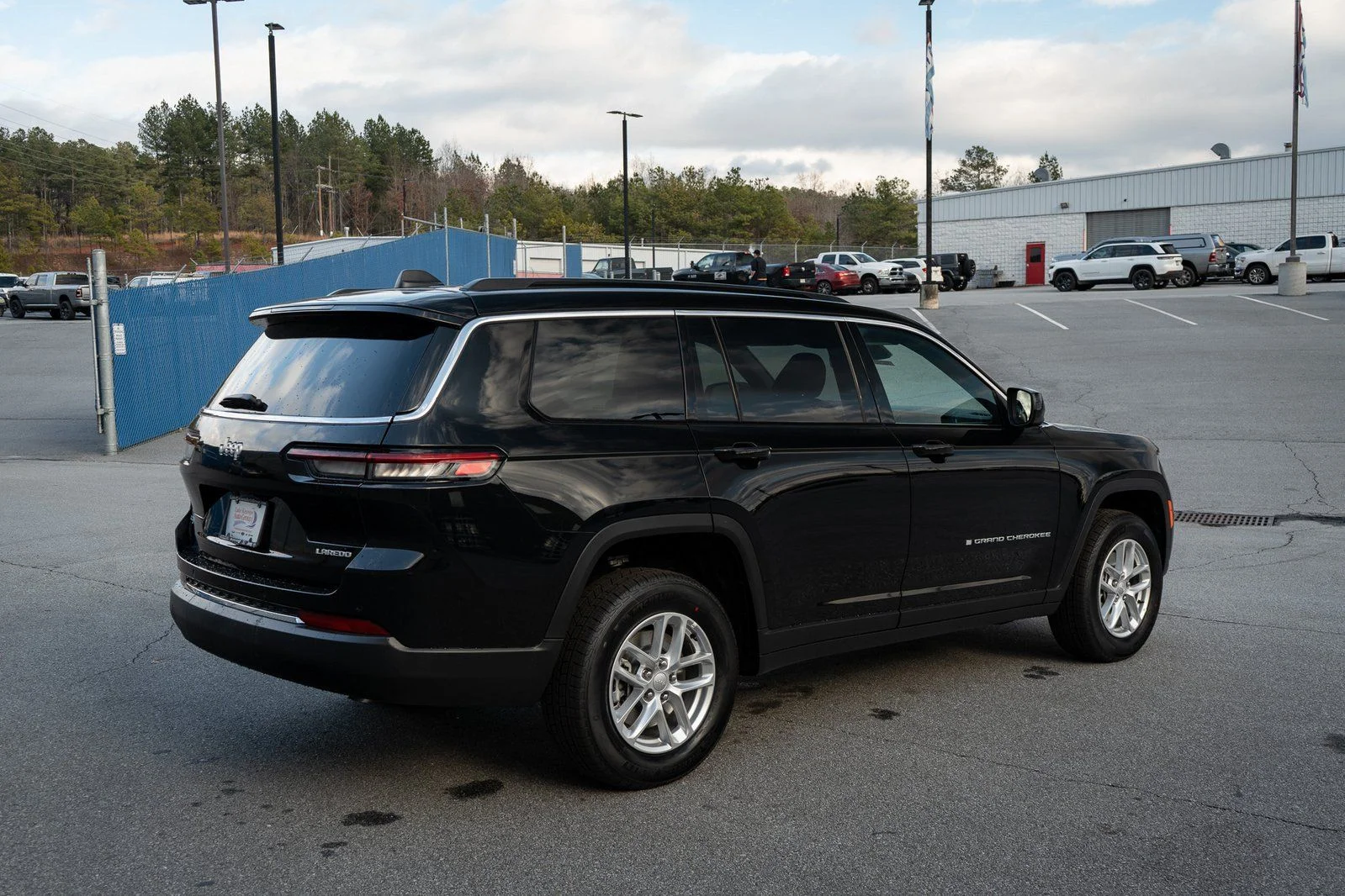 Used 2025 Black Jeep Laredo image 10