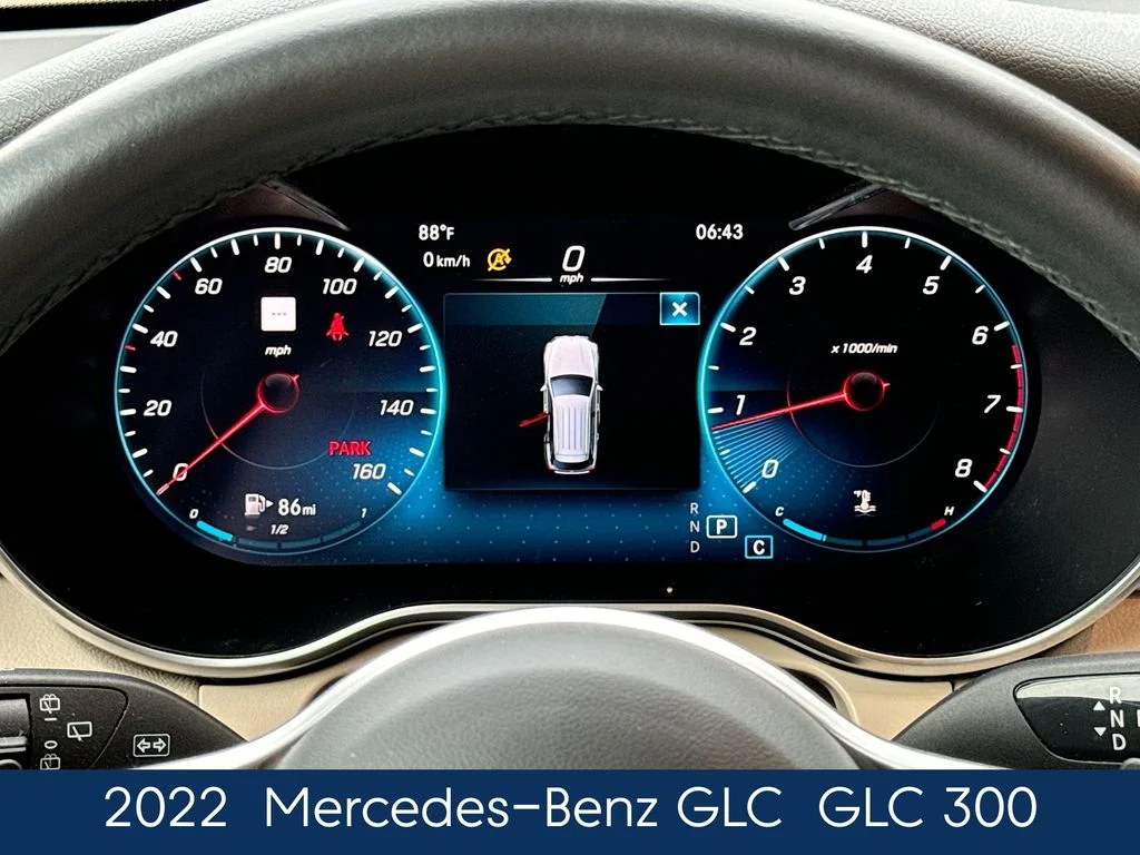 Used 2022  Mercedes-Benz GLC 300 image 3