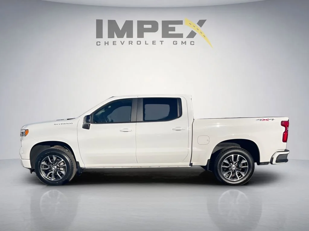 Used 2024 Summit White Chevrolet RST image 2