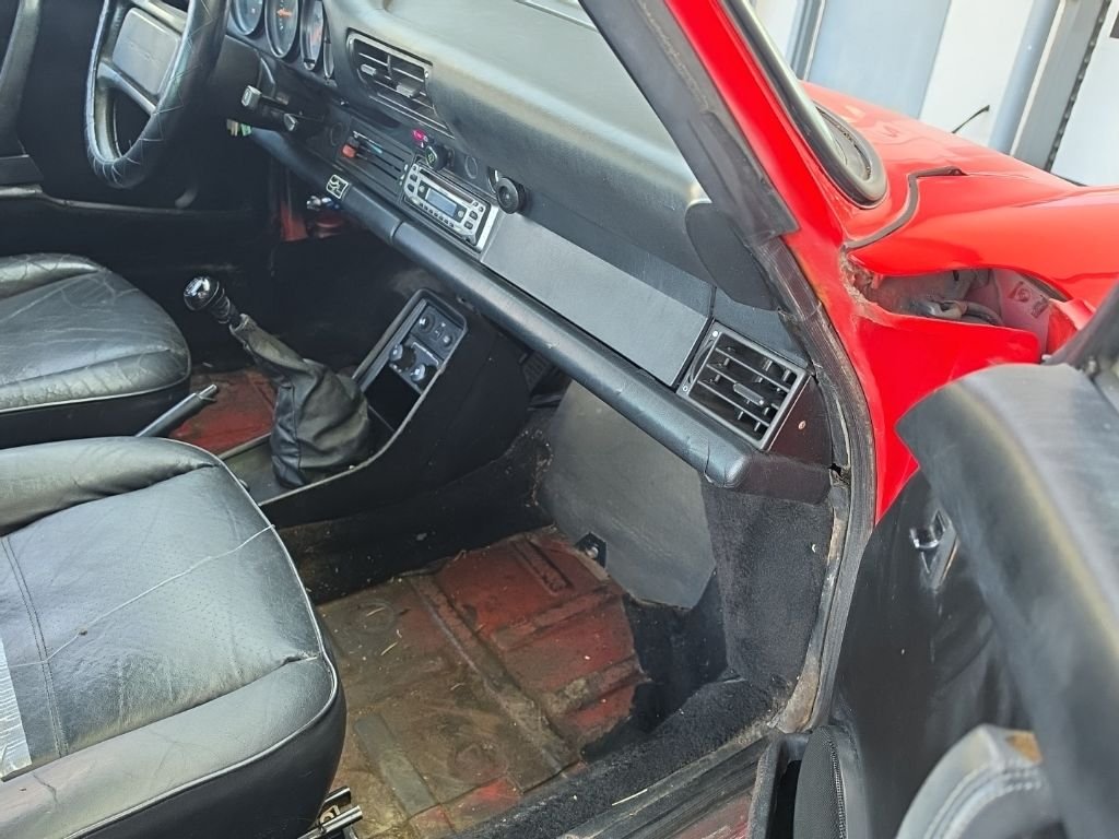 Used 1986 Guards Red Porsche Carrera image 15