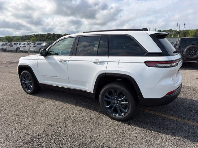 New 2026 White Jeep  image 5