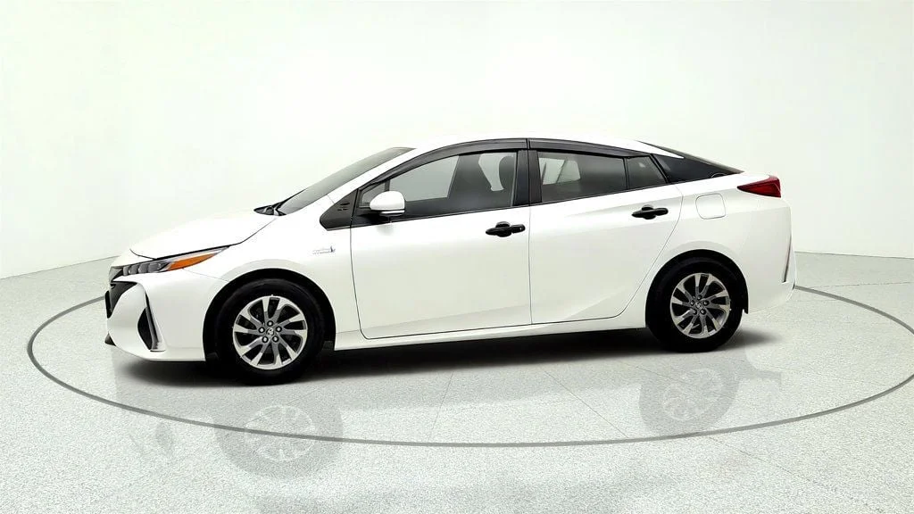 Used 2021 Wind Chill Pearl Toyota XLE image 8