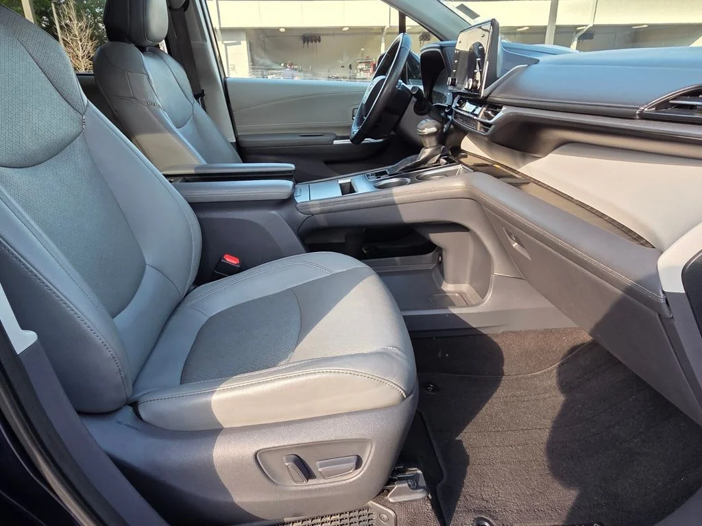 Used 2021  Toyota Limited image 14