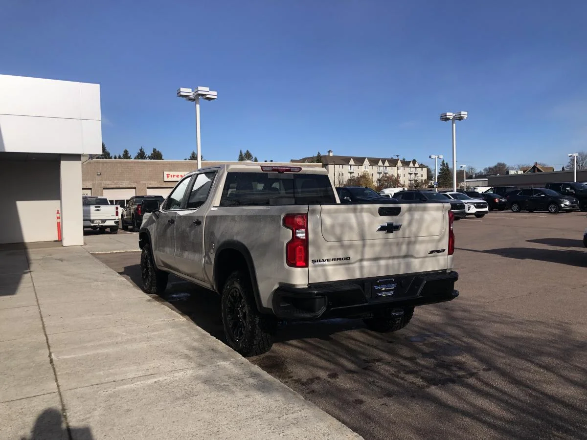 Used 2026 White Chevrolet 4WD Crew Cab 147" ZR2 image 5