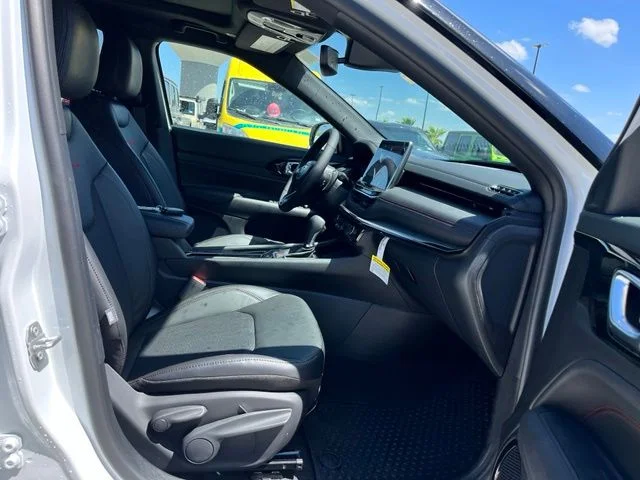 New 2026 Bright White Clear-Coat Exterior Paint Jeep Trailhawk image 22