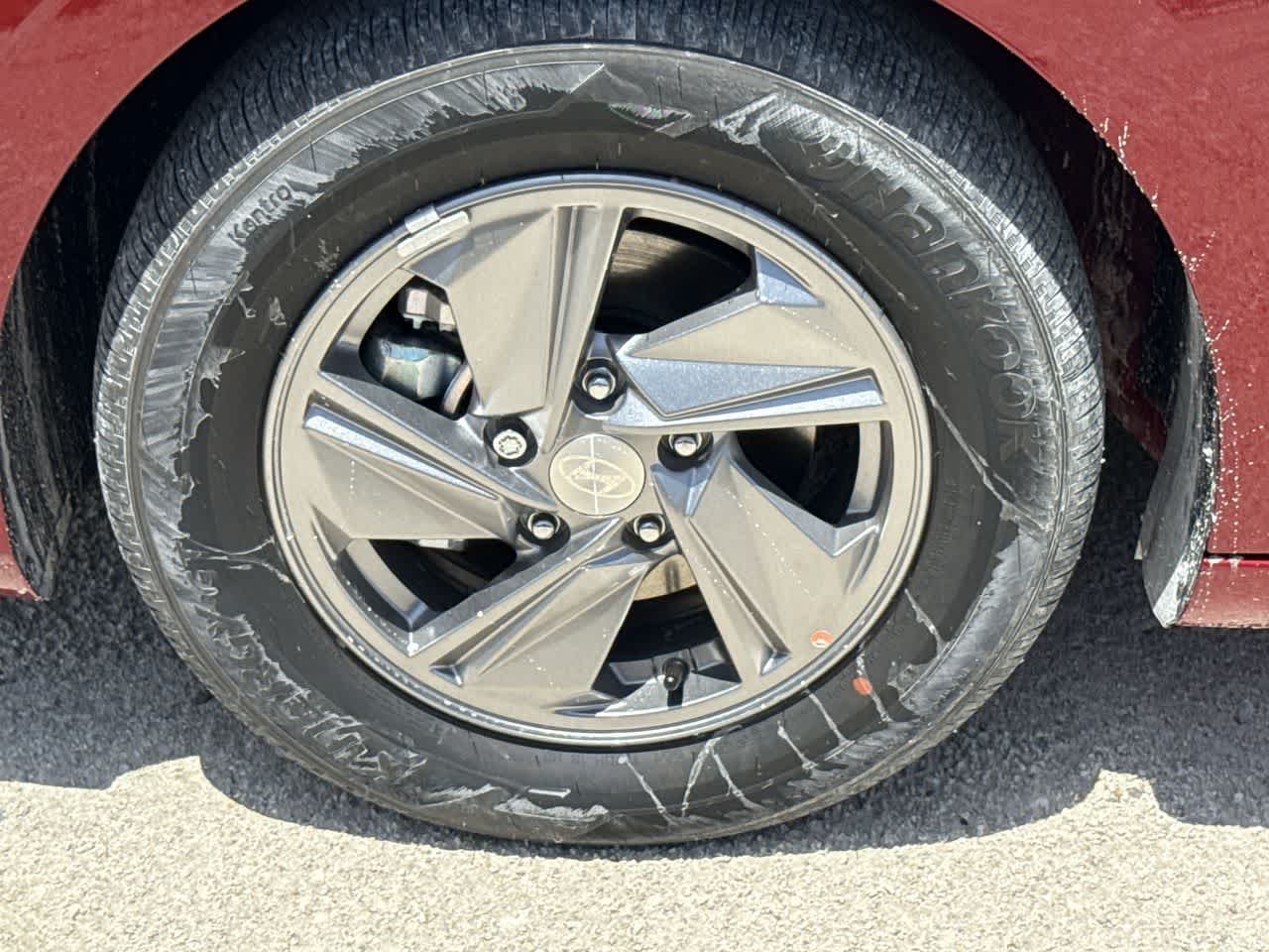 2025 Hyundai Elantra SE - Photo 11