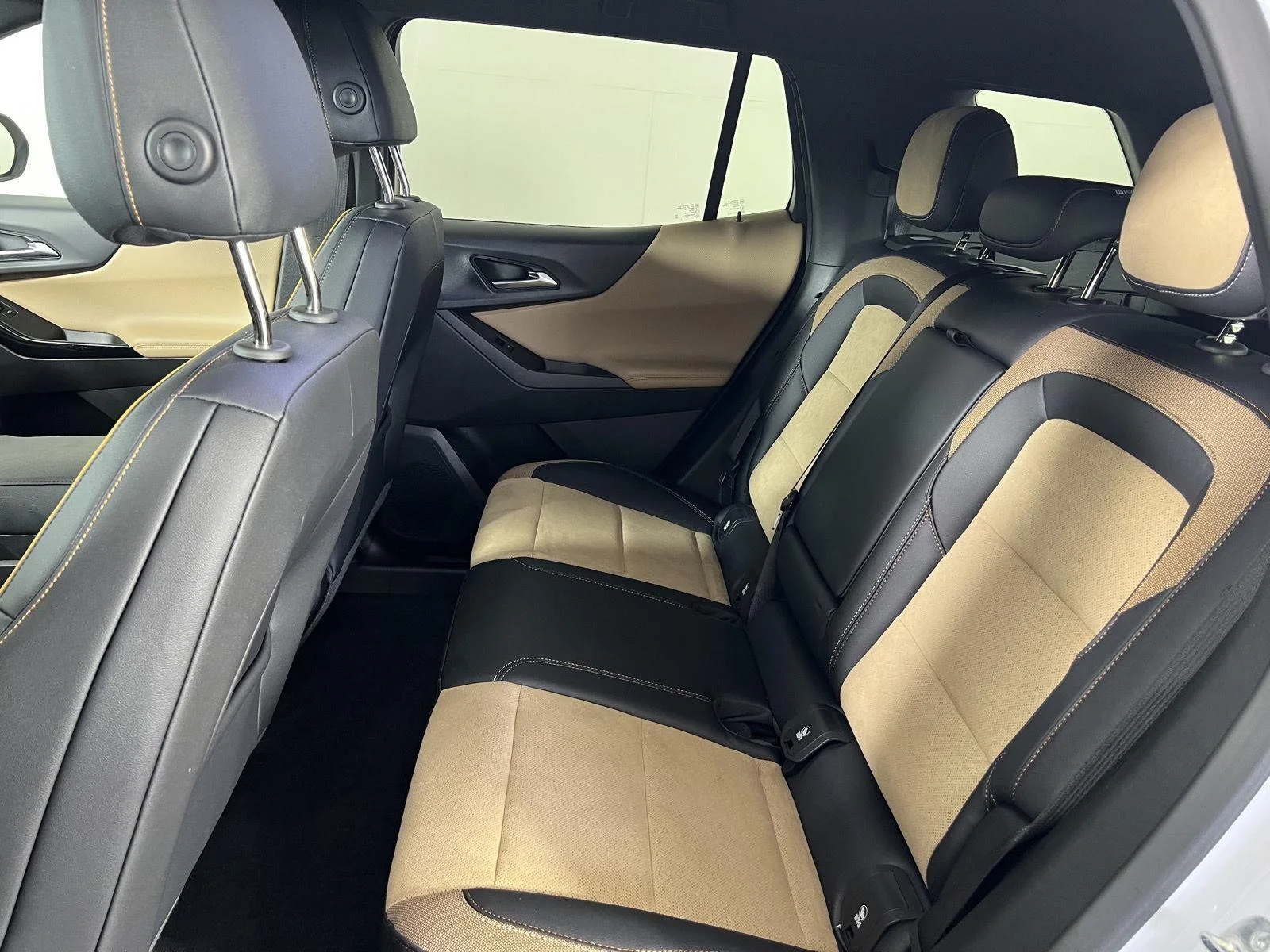 Used 2026 Polar White Tricoat Chevrolet AWD ACTIV image 18