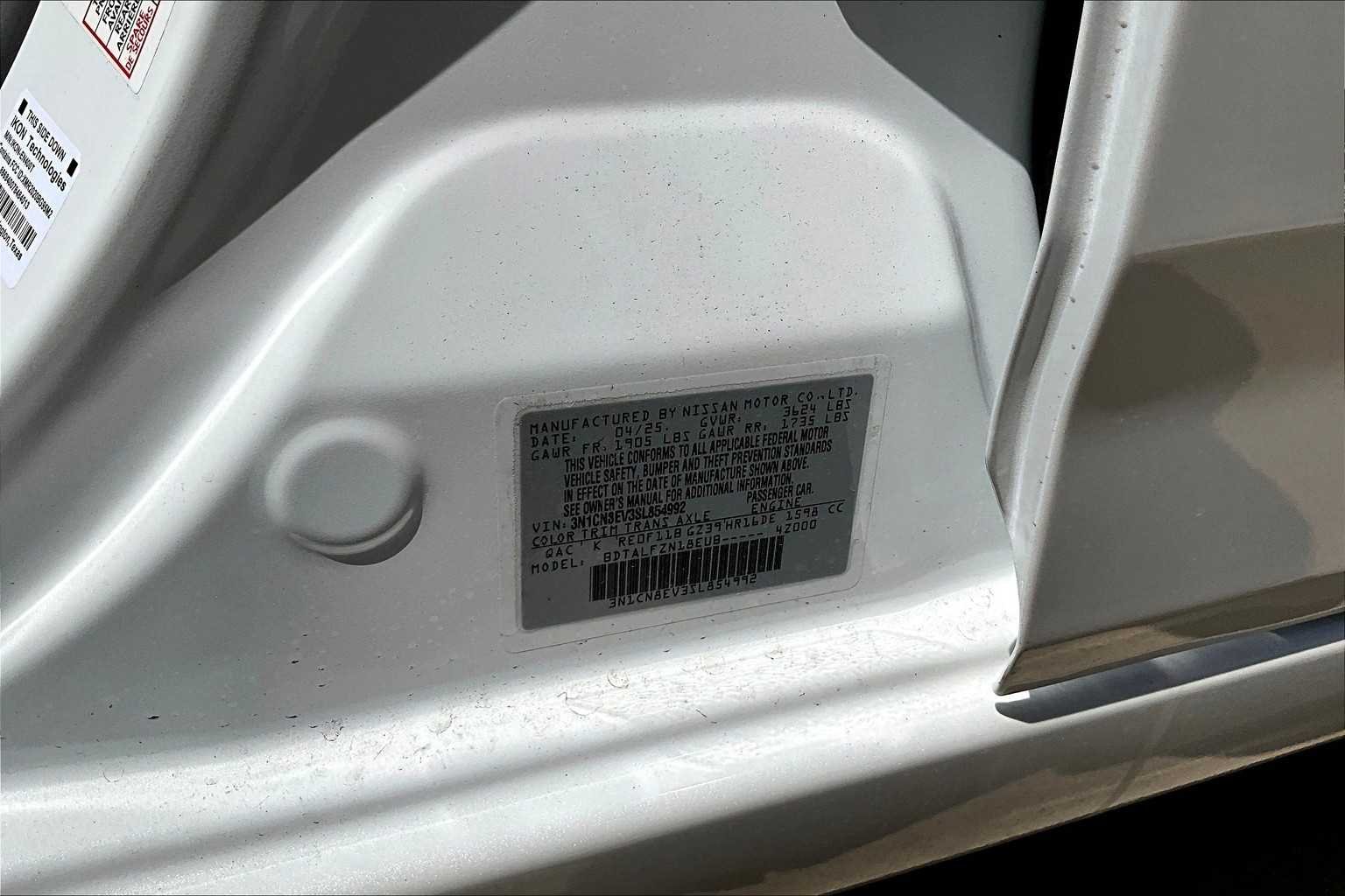 Used 2025 Aspen White Tricoat Nissan SV image 17
