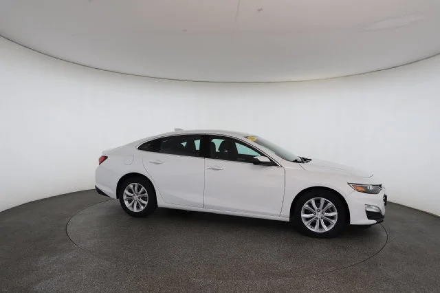 Used 2021 White Chevrolet LT image 24