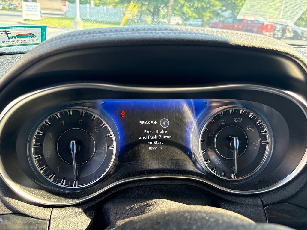 Used 2020 Black Chrysler Limited image 4