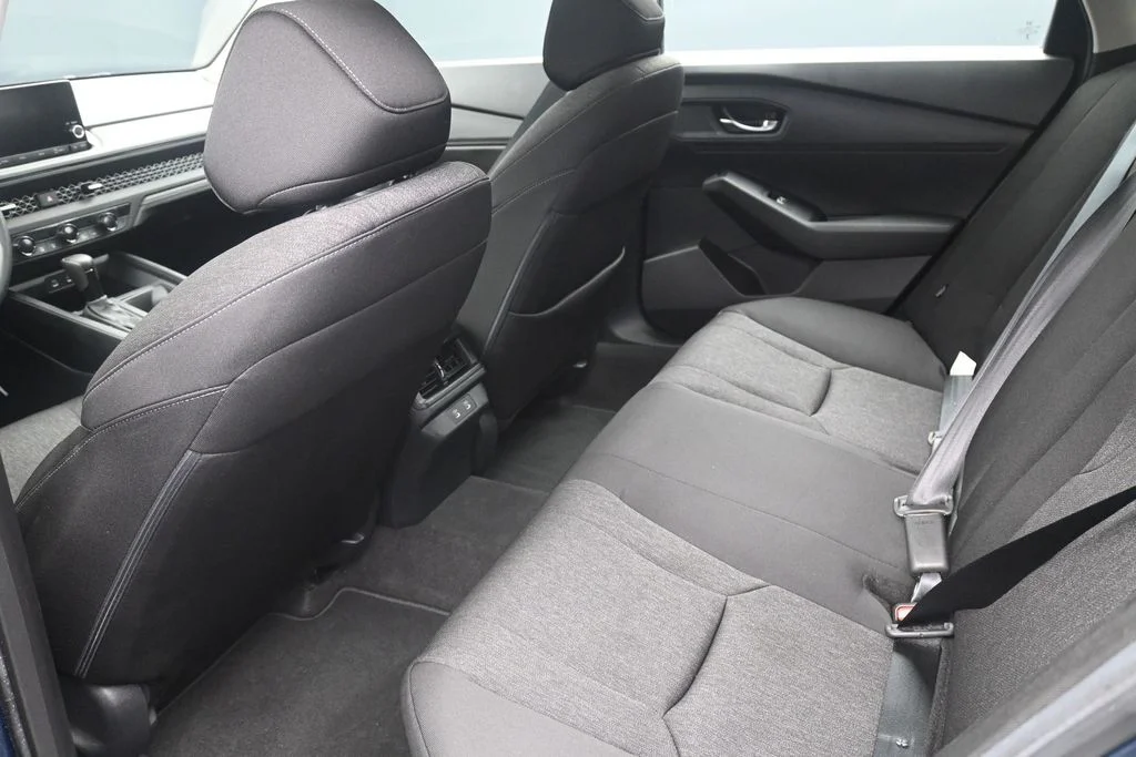 Used 2025  Honda SE image 17