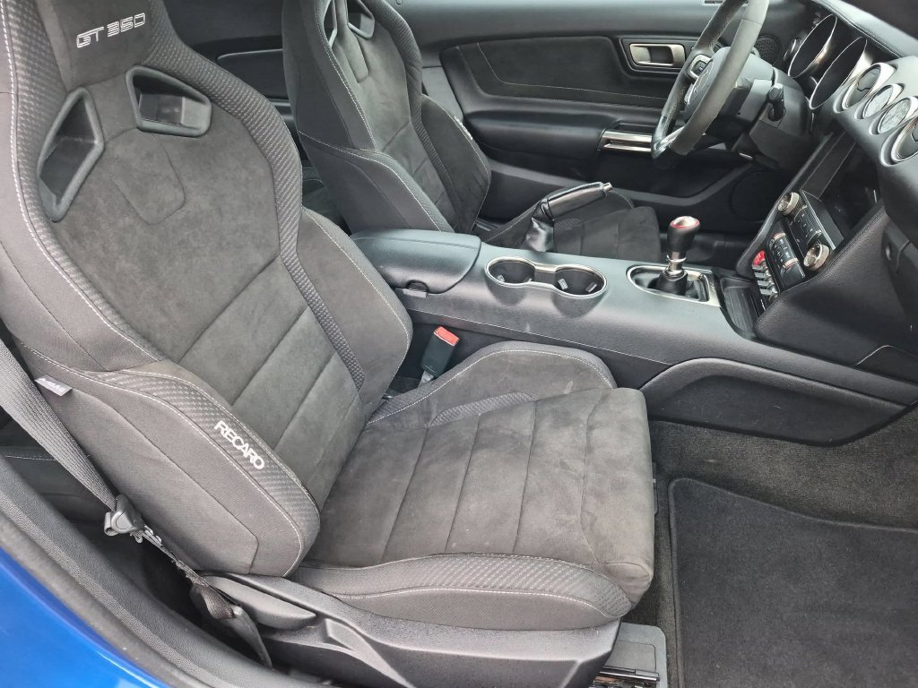 Used 2017 Blue Ford Shelby GT350 image 18