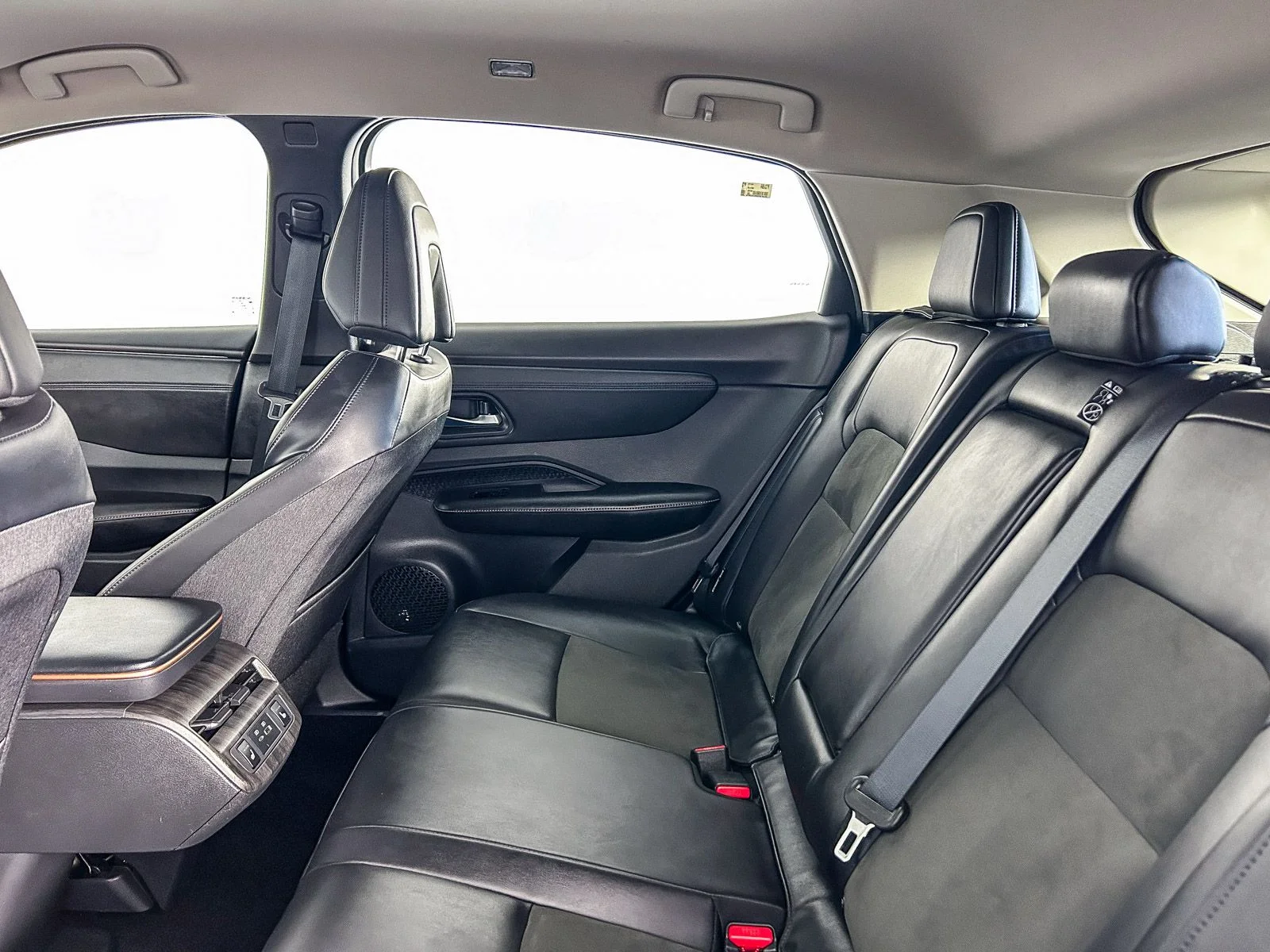 Certified Used 2024 White Nissan ENGAGE image 18