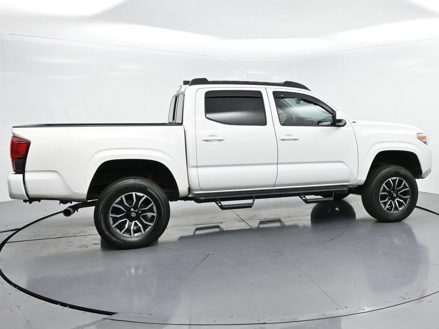 Used 2022 White Toyota SR V6 image 8