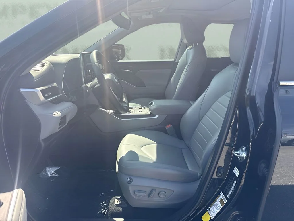Used 2025 Black Toyota XLE image 9