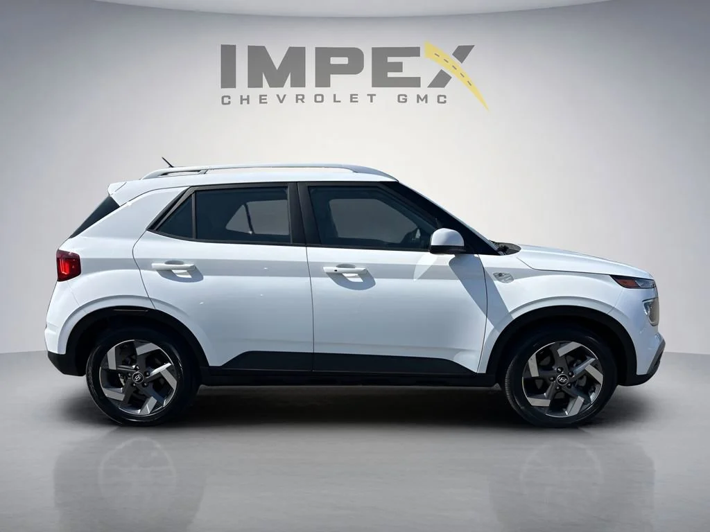 Used 2025 White Hyundai SEL image 6