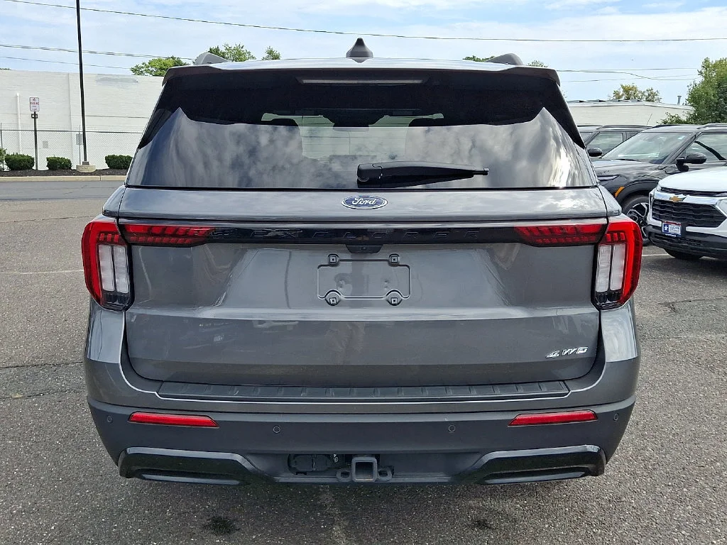 Used 2025 Carbonized Gray Ford ST-Line image 10