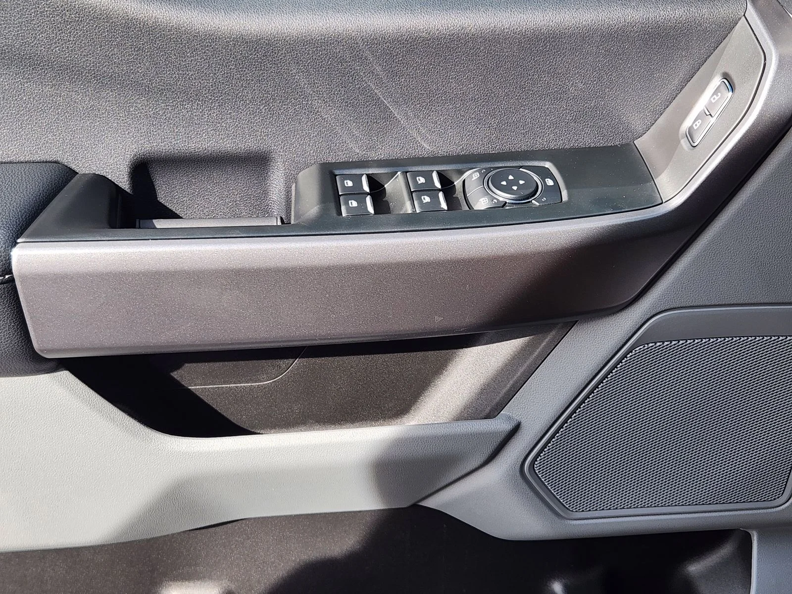 New 2026 Oxford White Ford F-250® XL image 17