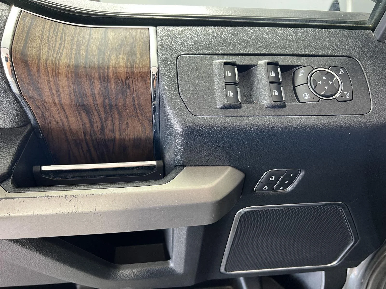 Used 2020  Ford XL image 7
