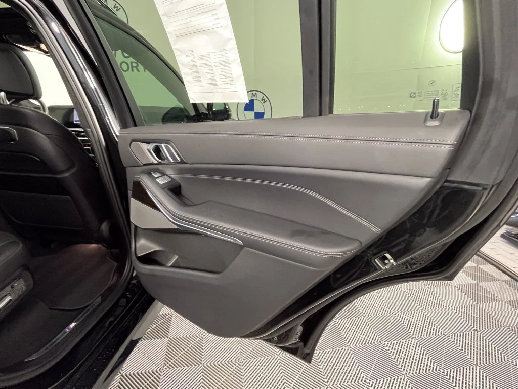 Used 2024 Black Sapphire Metallic BMW xDrive40i image 28