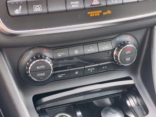 Used 2017 Silver Mercedes-Benz GLA 250 image 25