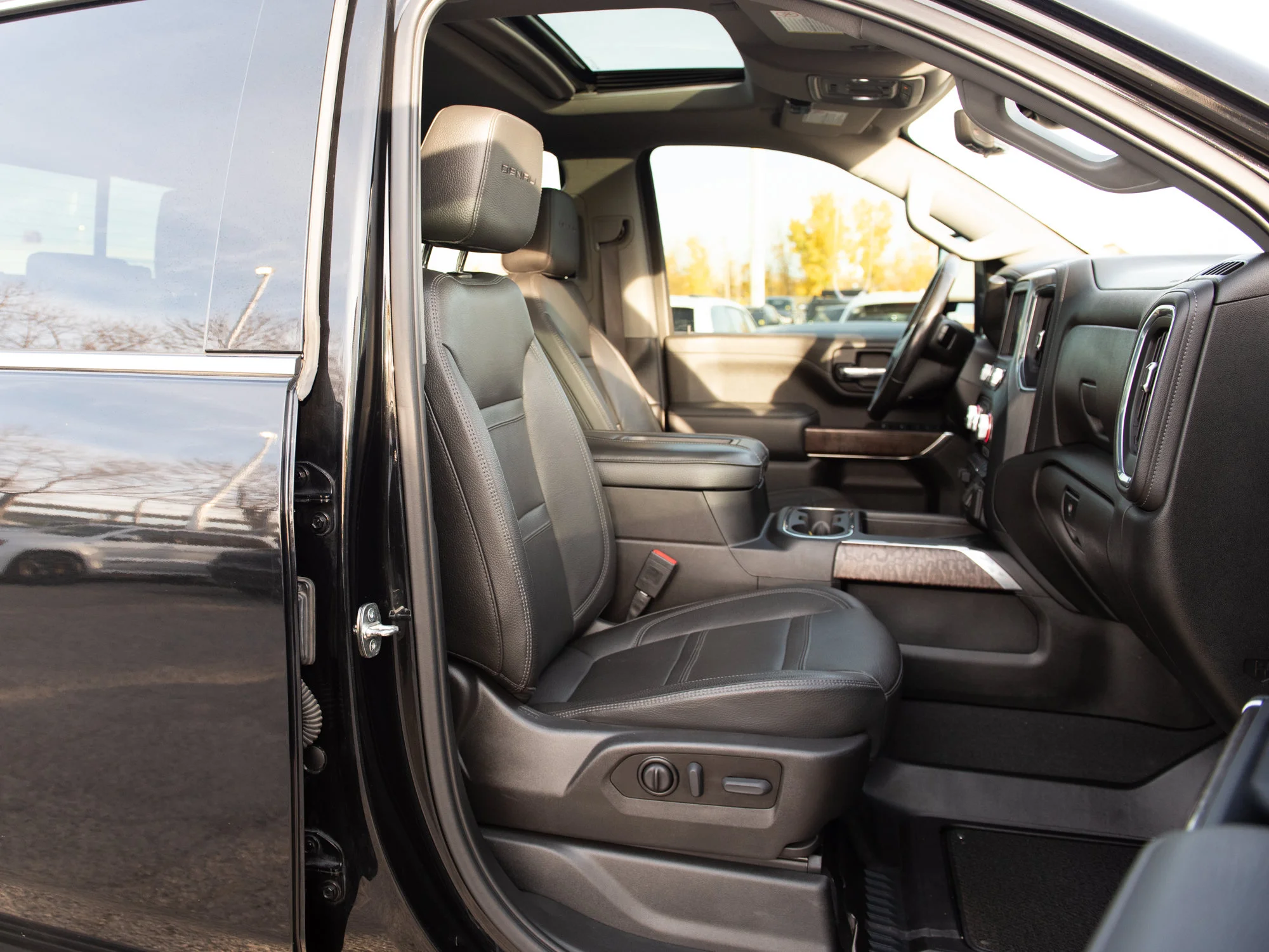 Used 2022 Black GMC Denali* Crew Cab 4x4, 3M PPF, Heated/Ventilated Seats & Wheel, Sunroof, Tonneau Cover image 20