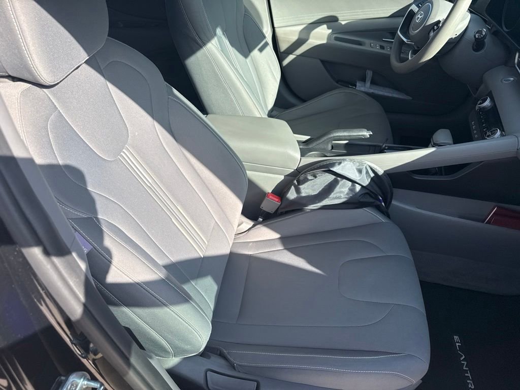 Used 2021 Black Hyundai SEL image 6
