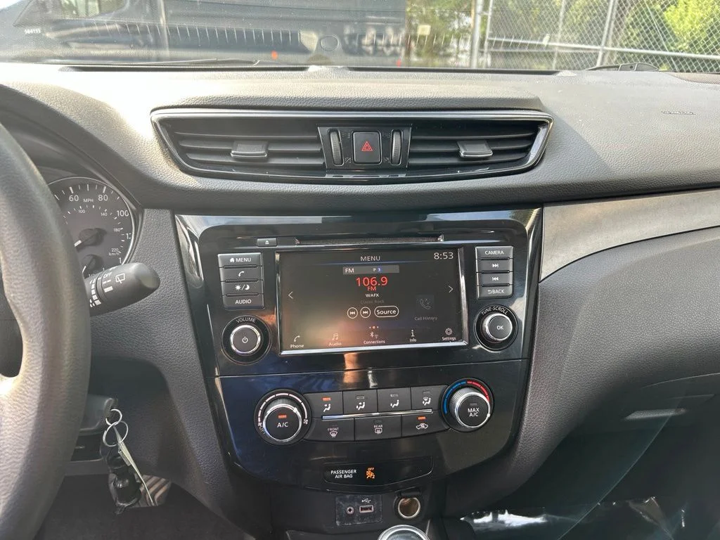 Used 2021 Blue Nissan S image 17