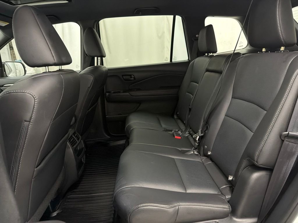 Used 2023 White Honda EX-L image 23