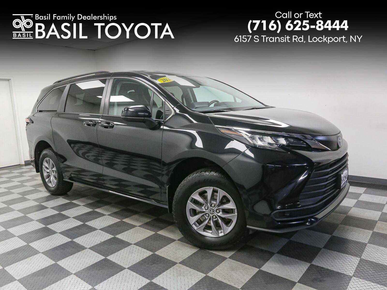 2022 Toyota Sienna LE