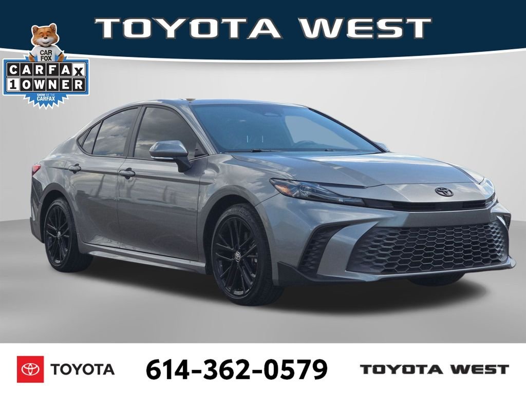 Used 2025  Toyota SE image 3