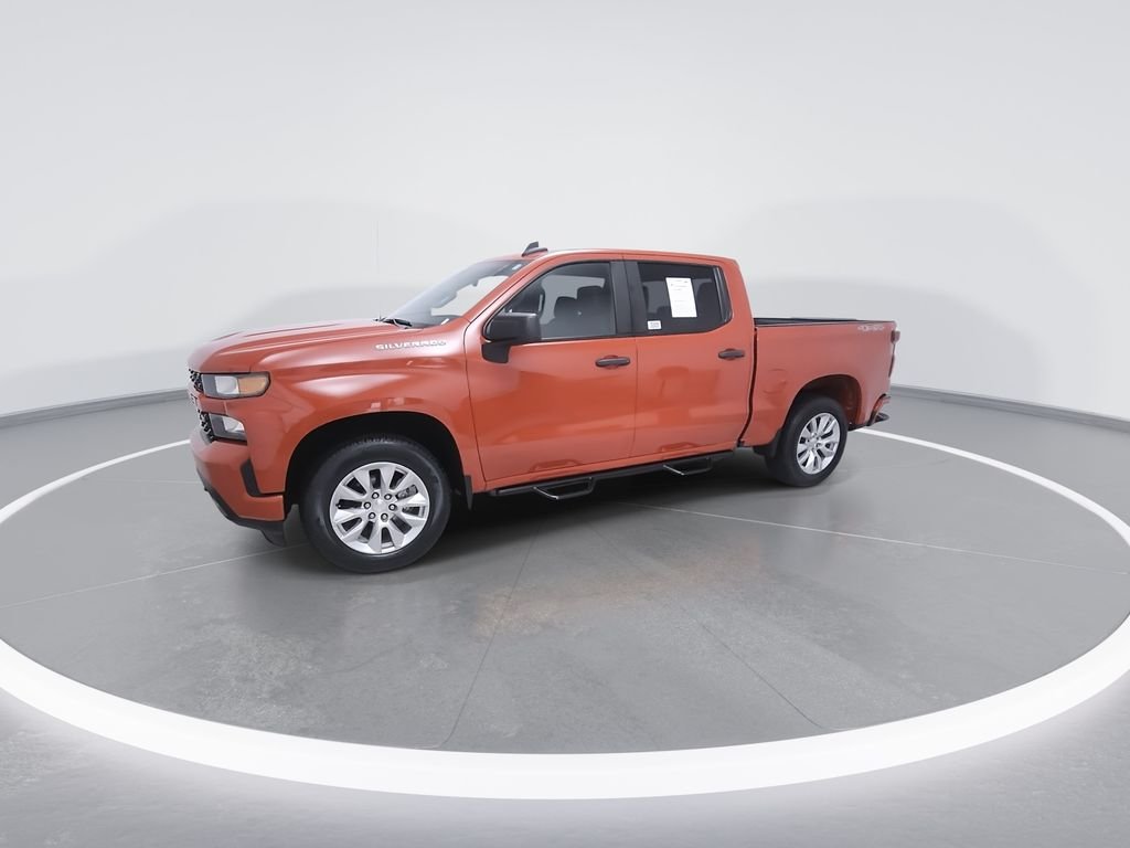 Used 2021 Red Chevrolet Custom image 4