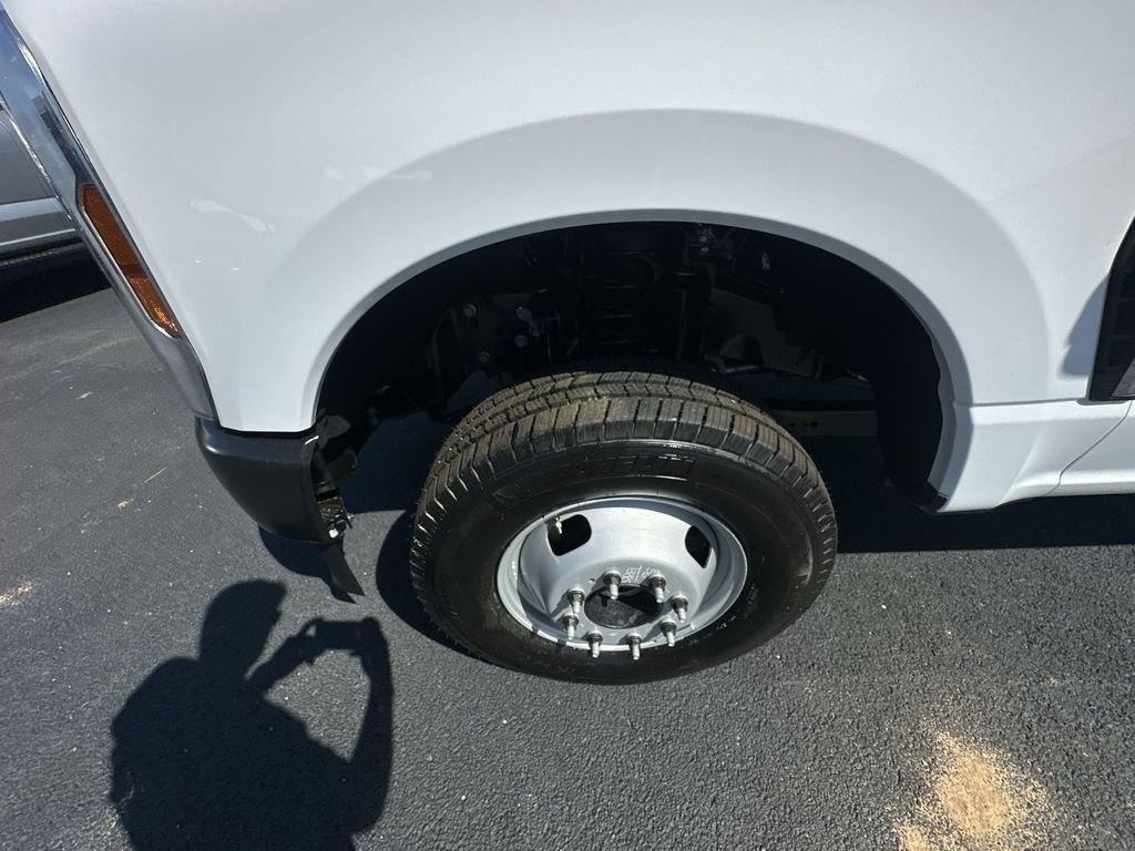 New 2026 Oxford White Ford F-350® XL image 13