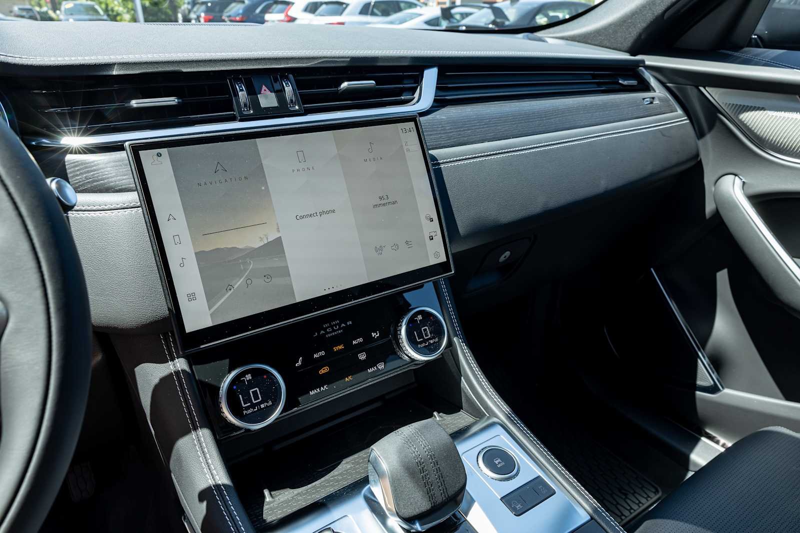 2026 Jaguar F-Pace R-Dynamic S - Photo 18