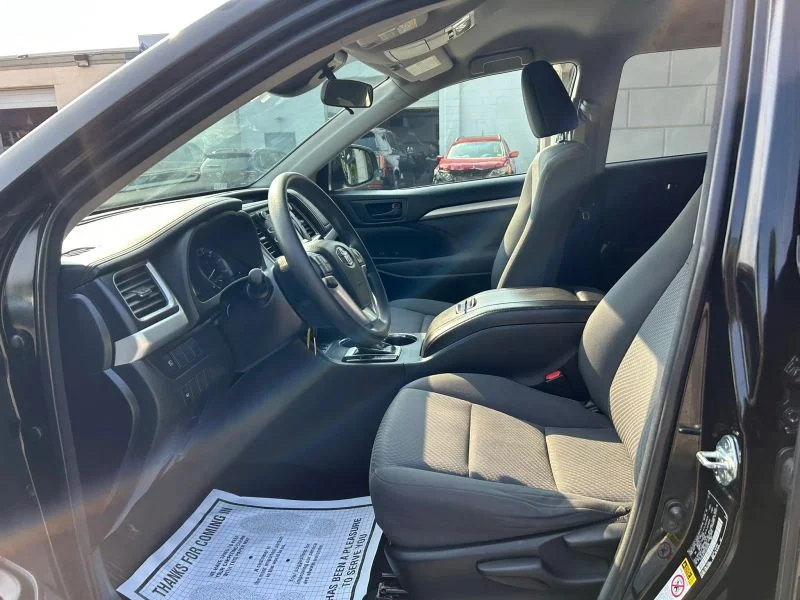 Used 2018 Black Toyota LE Sport Utility 4D image 41