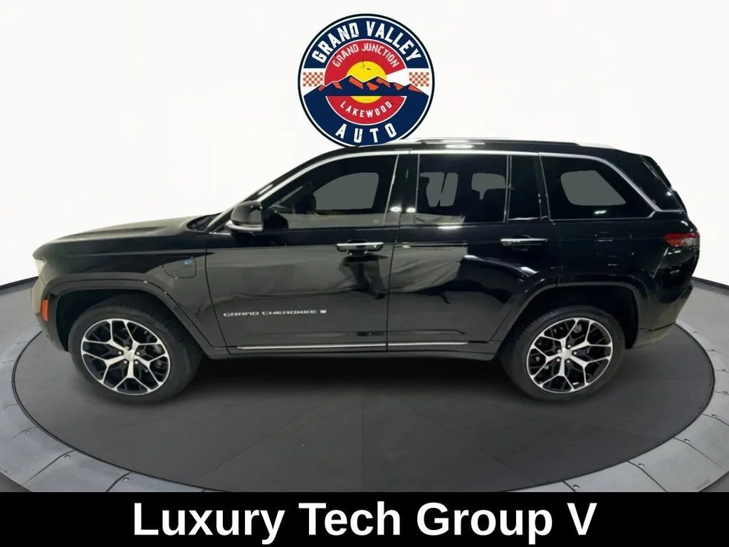 Used 2024 Black Jeep Summit Reserve 4xe image 9