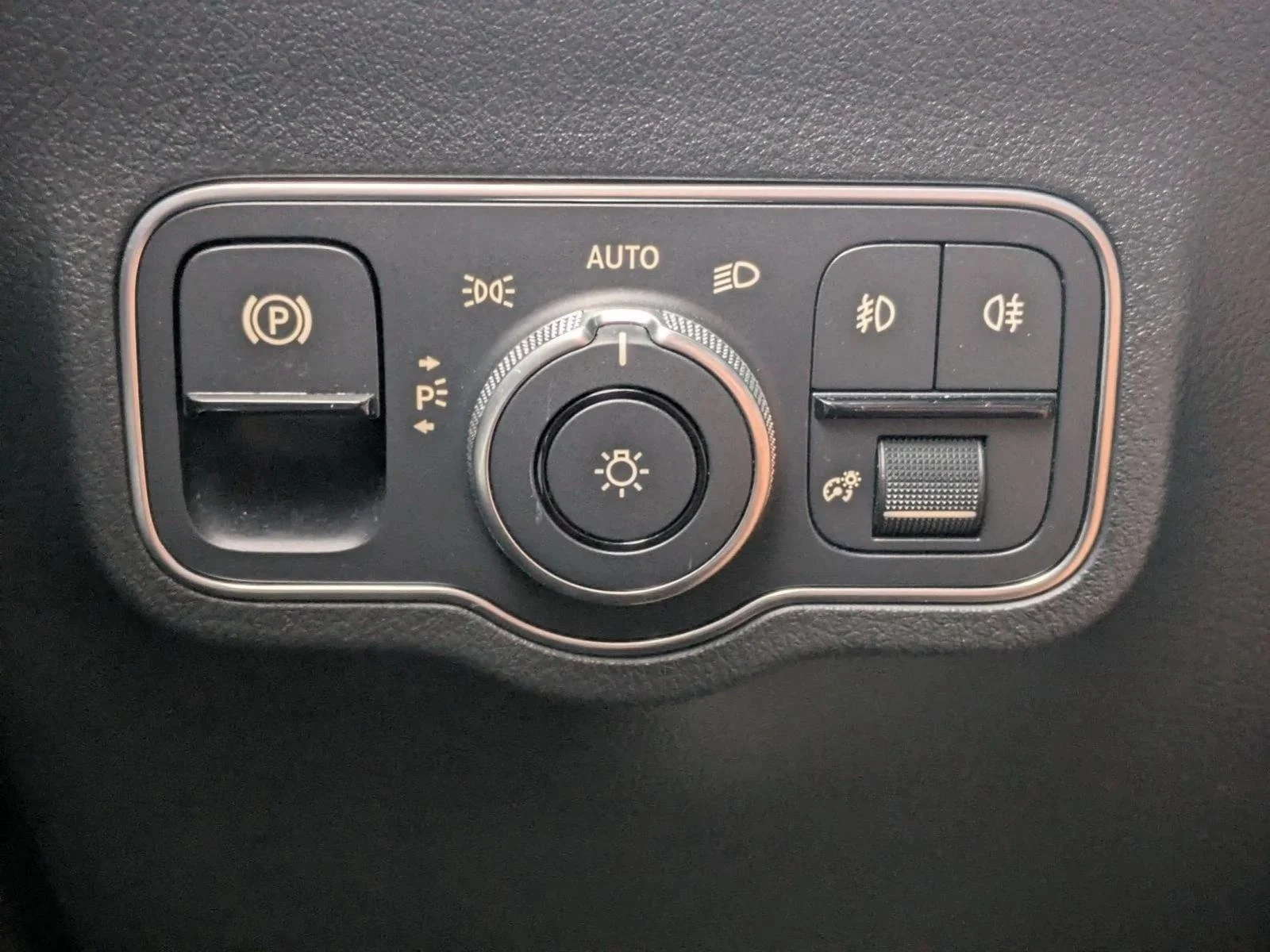 Used 2023 Mountain Grey Metallic Mercedes-Benz GLA 250 image 12
