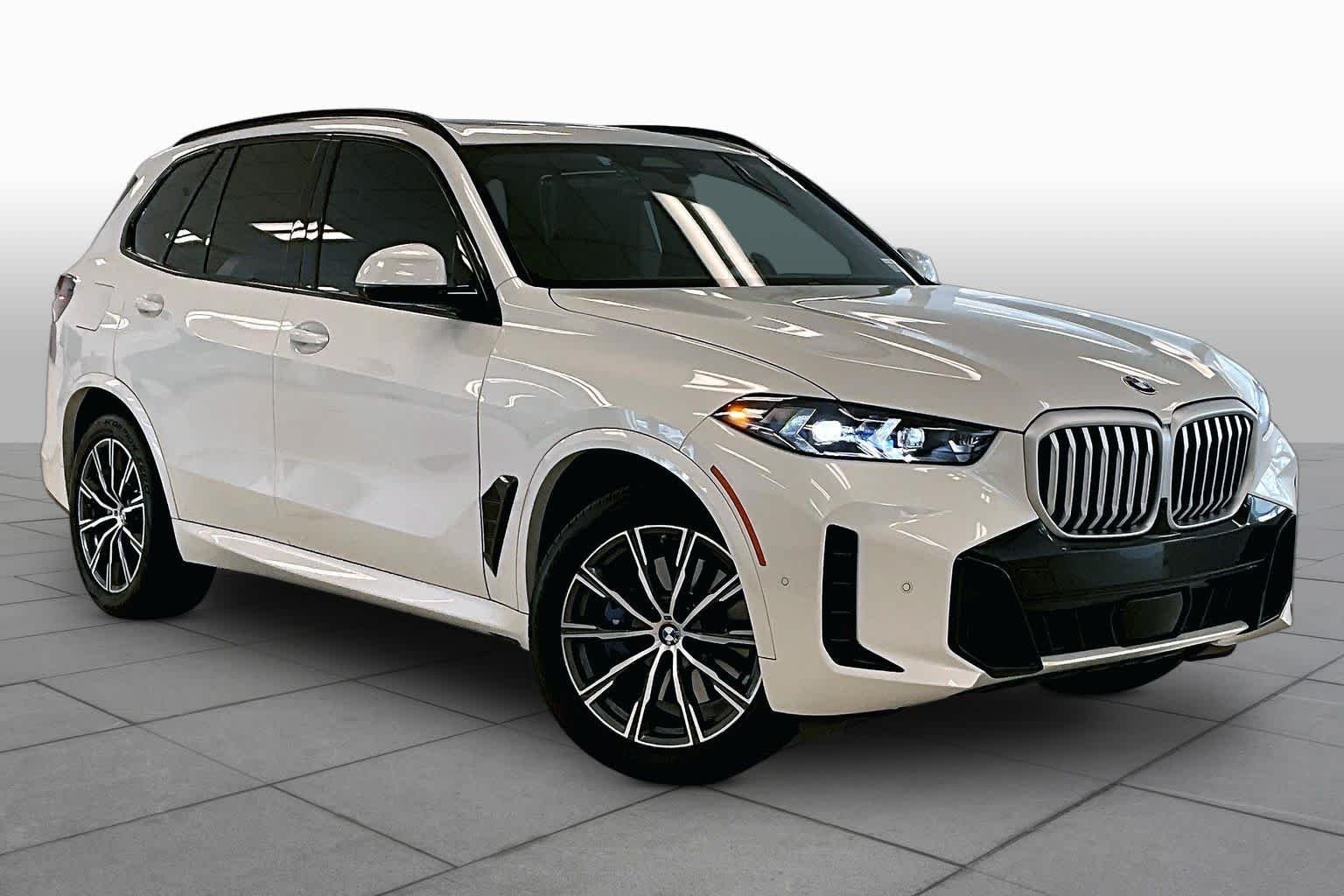 Used 2025 Mineral White Metallic BMW sDrive40i image 2