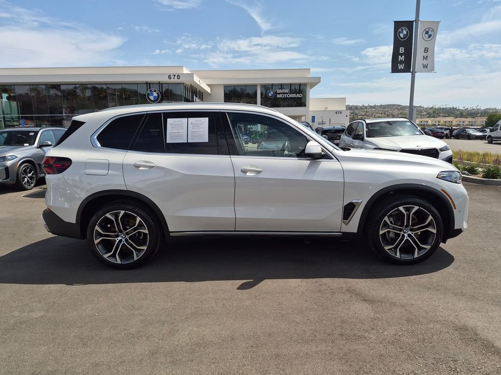 Used 2026 White BMW xDrive40i image 3