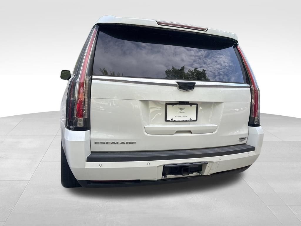 Used 2020 White Cadillac Premium image 17