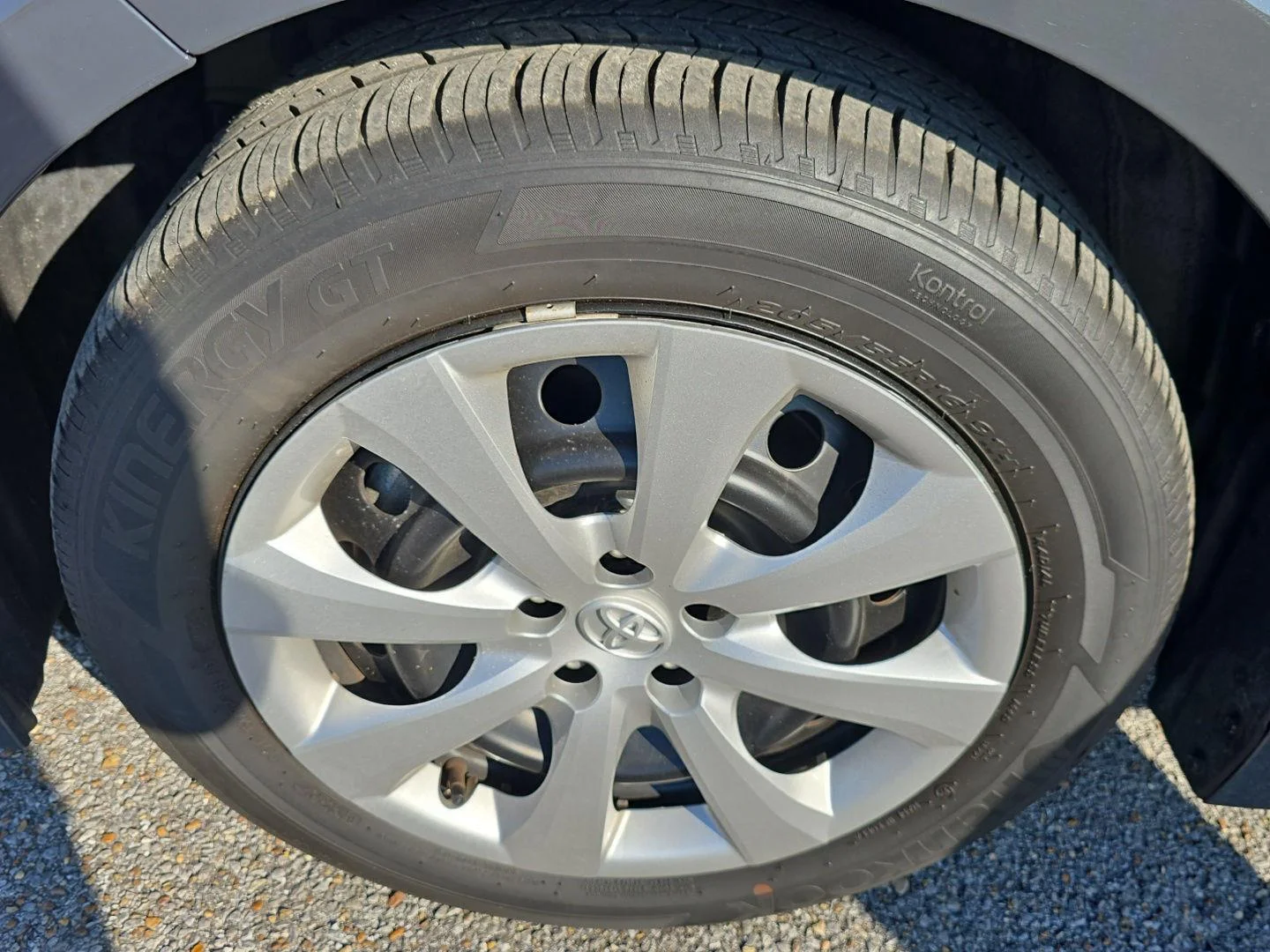 Used 2025 Underground Toyota LE image 19