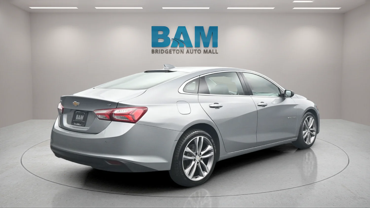 Used 2024 Sterling Gray Metallic Chevrolet 2LT image 6