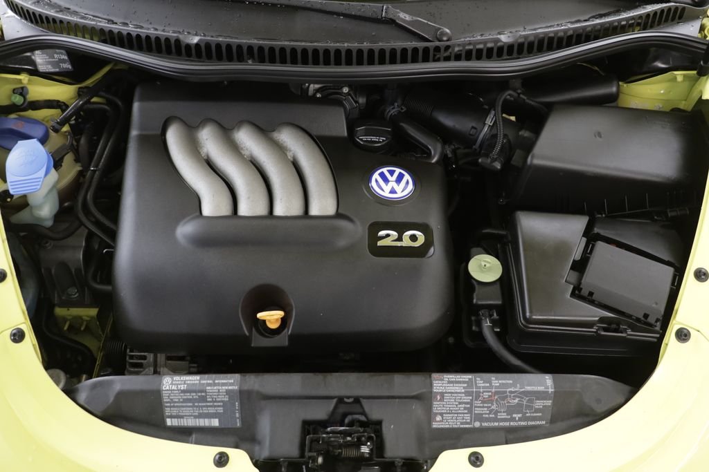 Used 2000 Yellow Volkswagen GLS image 22