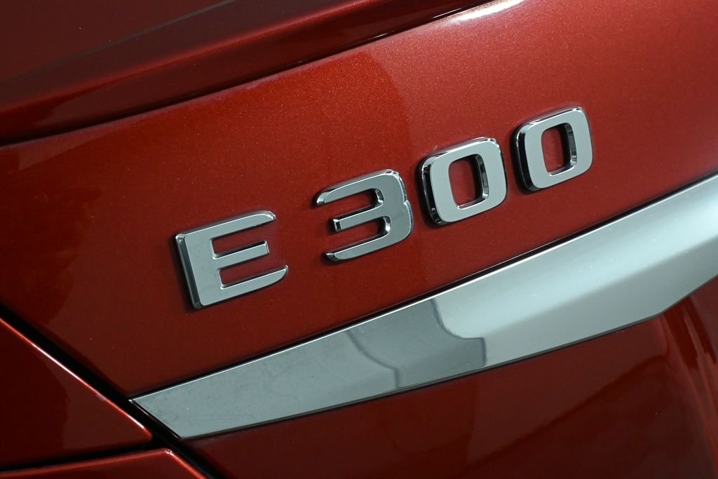 Used 2018 Red Mercedes-Benz E 300 image 27
