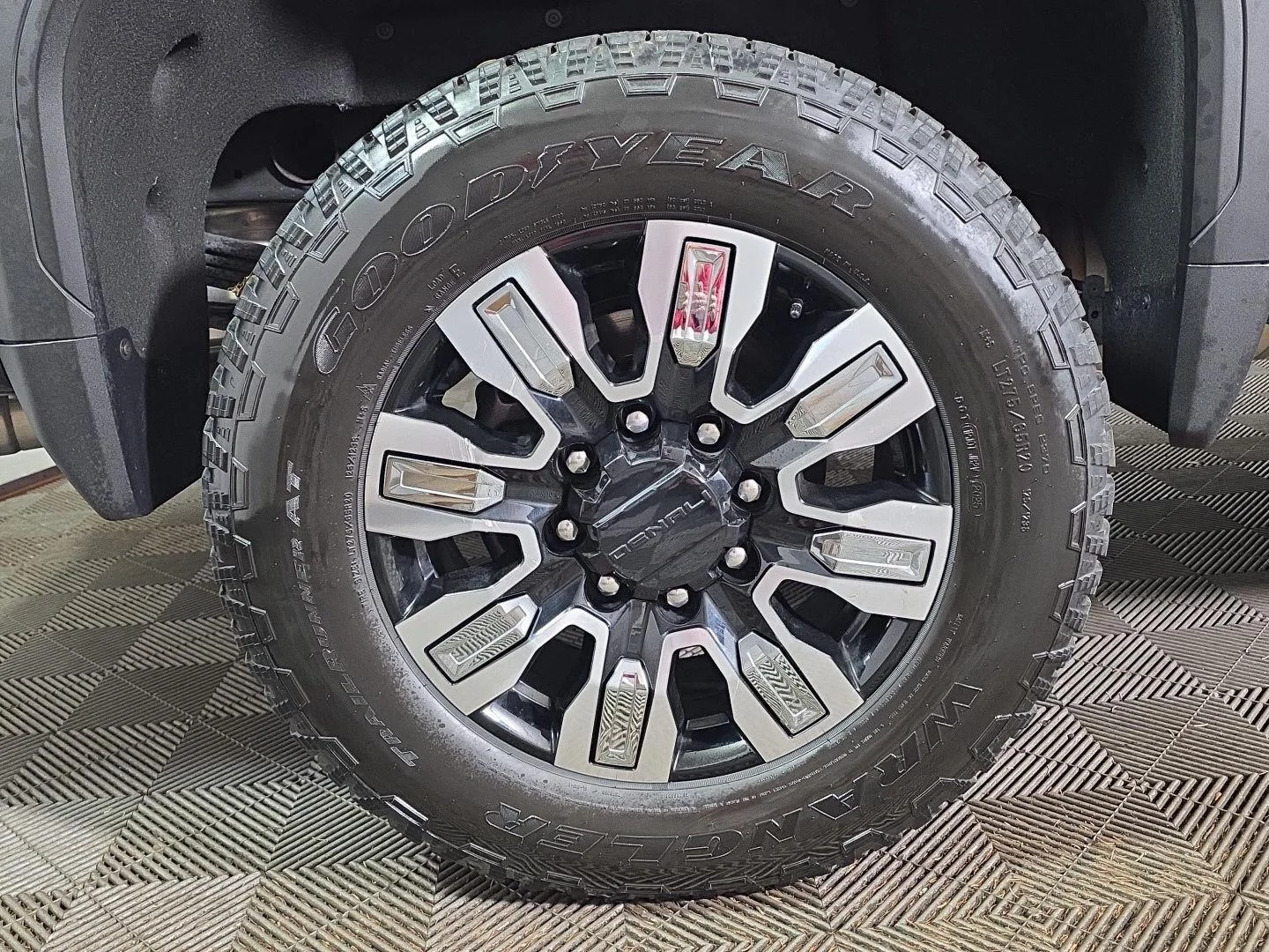 Used 2025 Onyx Black GMC Denali image 2