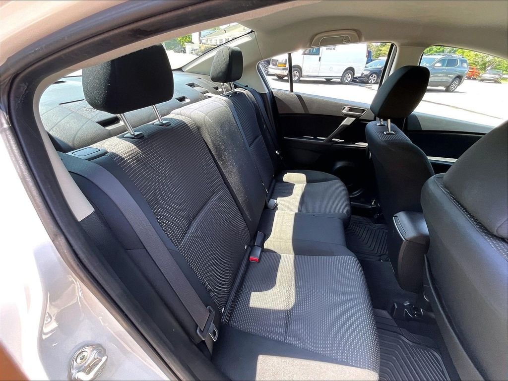 Used 2013 White Mazda i Sport image 18