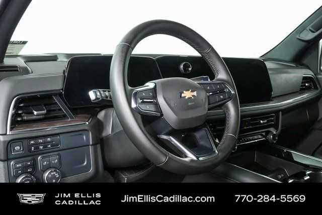 Used 2025 Summit White Chevrolet LT image 4