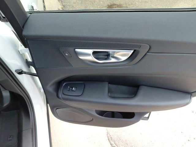 Used 2024 Crystal White Volvo B5 Plus Dark Theme image 31